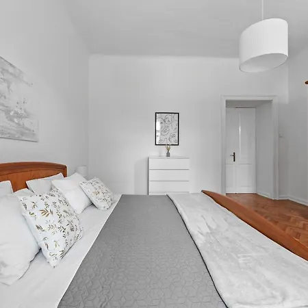 White Imperial 풀라