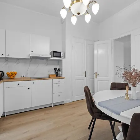 White Imperial Daire