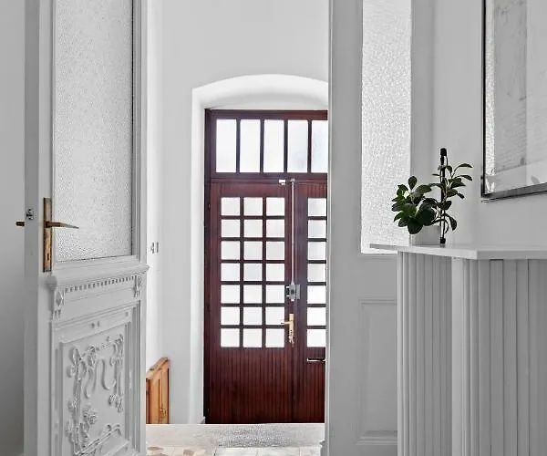 White Imperial Daire