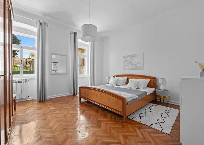 White Imperial Daire *