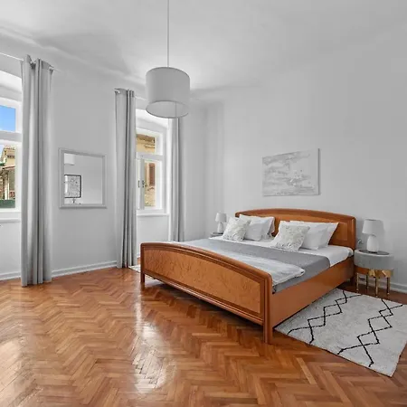 White Imperial Apartman *